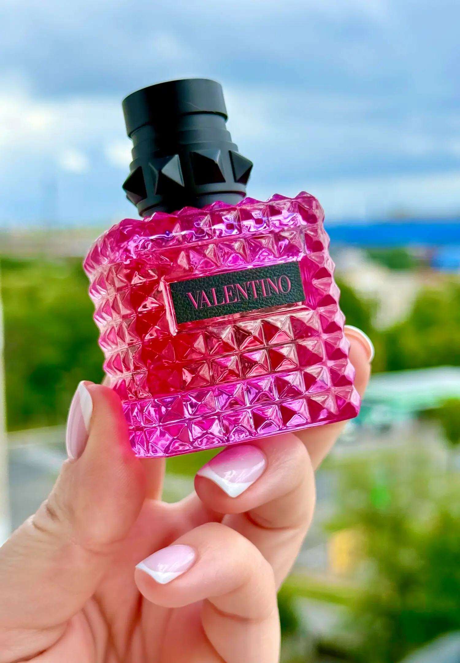 عطر ادکلن والنتینو بورن این روما اکسترا دوز دونا | Valentino Born in Roma Extradose Donna