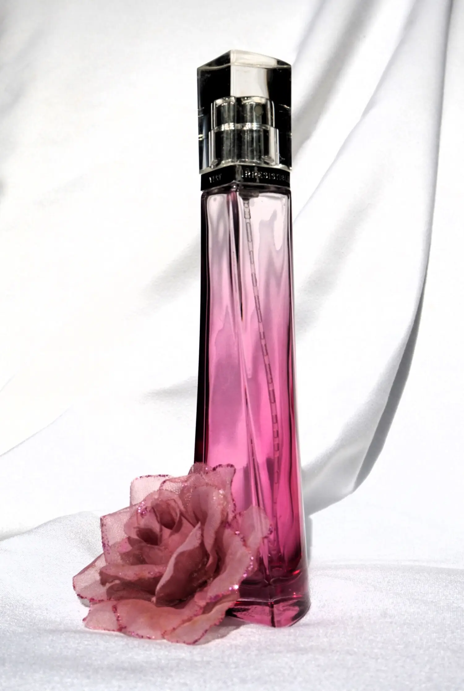 عطر ادکلن جیوانچی وری ایرسیستیبل | Givenchy Very Irresistible