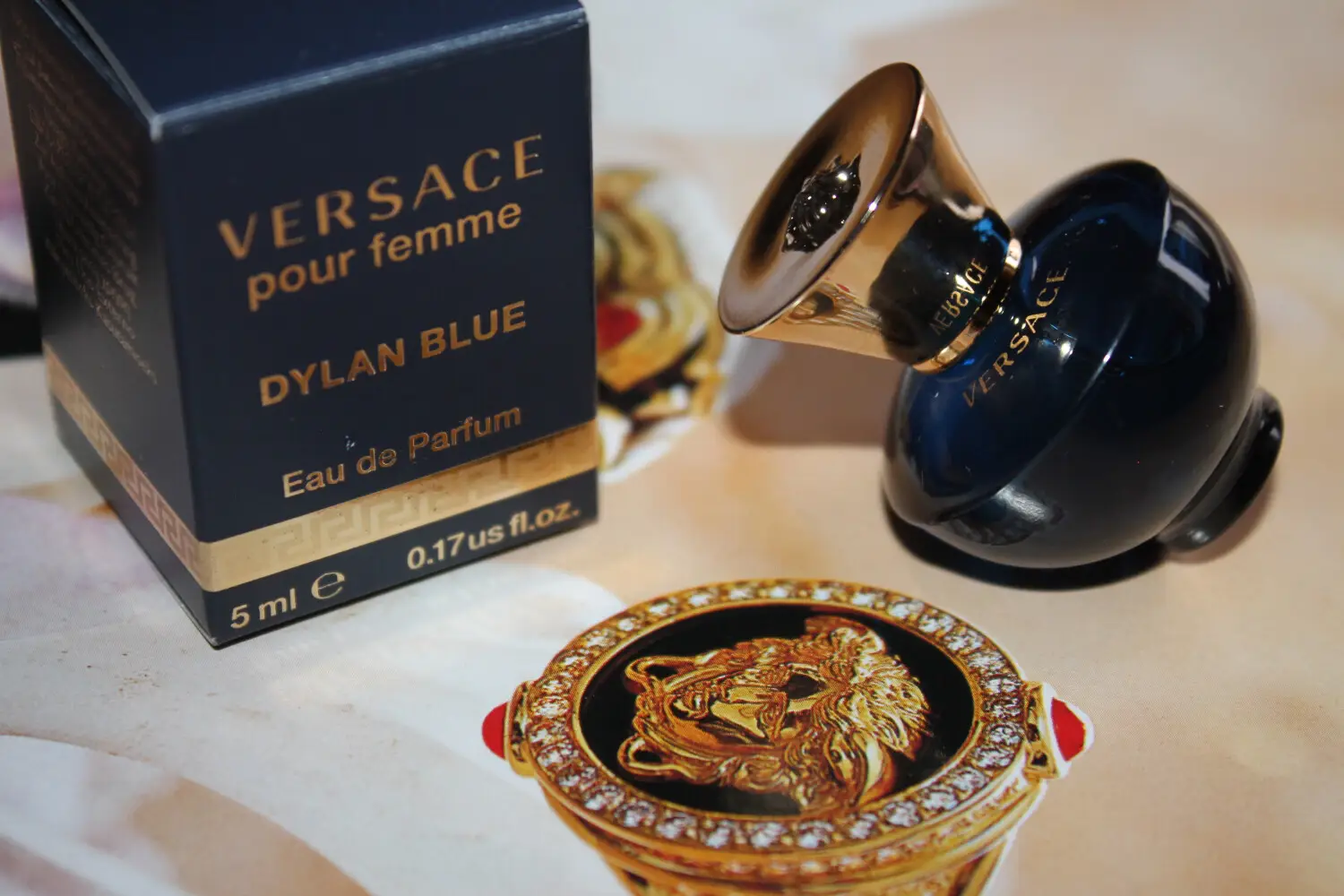 عطر ادکلن ورساچه دیلان بلو زنانه | Versace Versace Pour Femme Dylan Blue