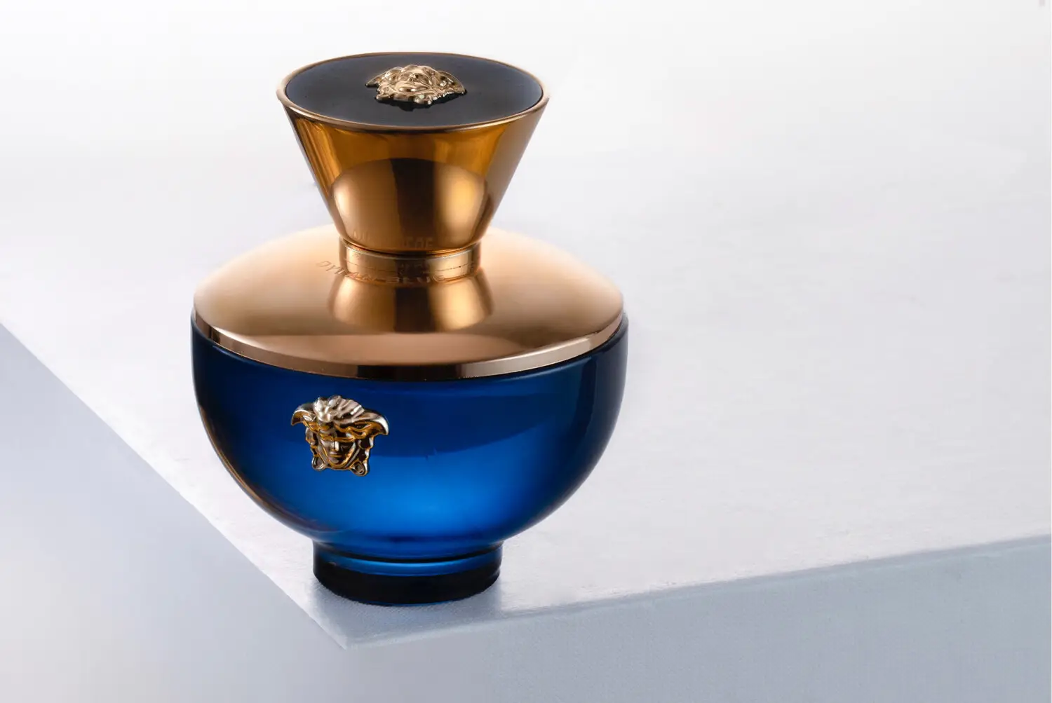 عطر ادکلن ورساچه دیلان بلو زنانه | Versace Versace Pour Femme Dylan Blue