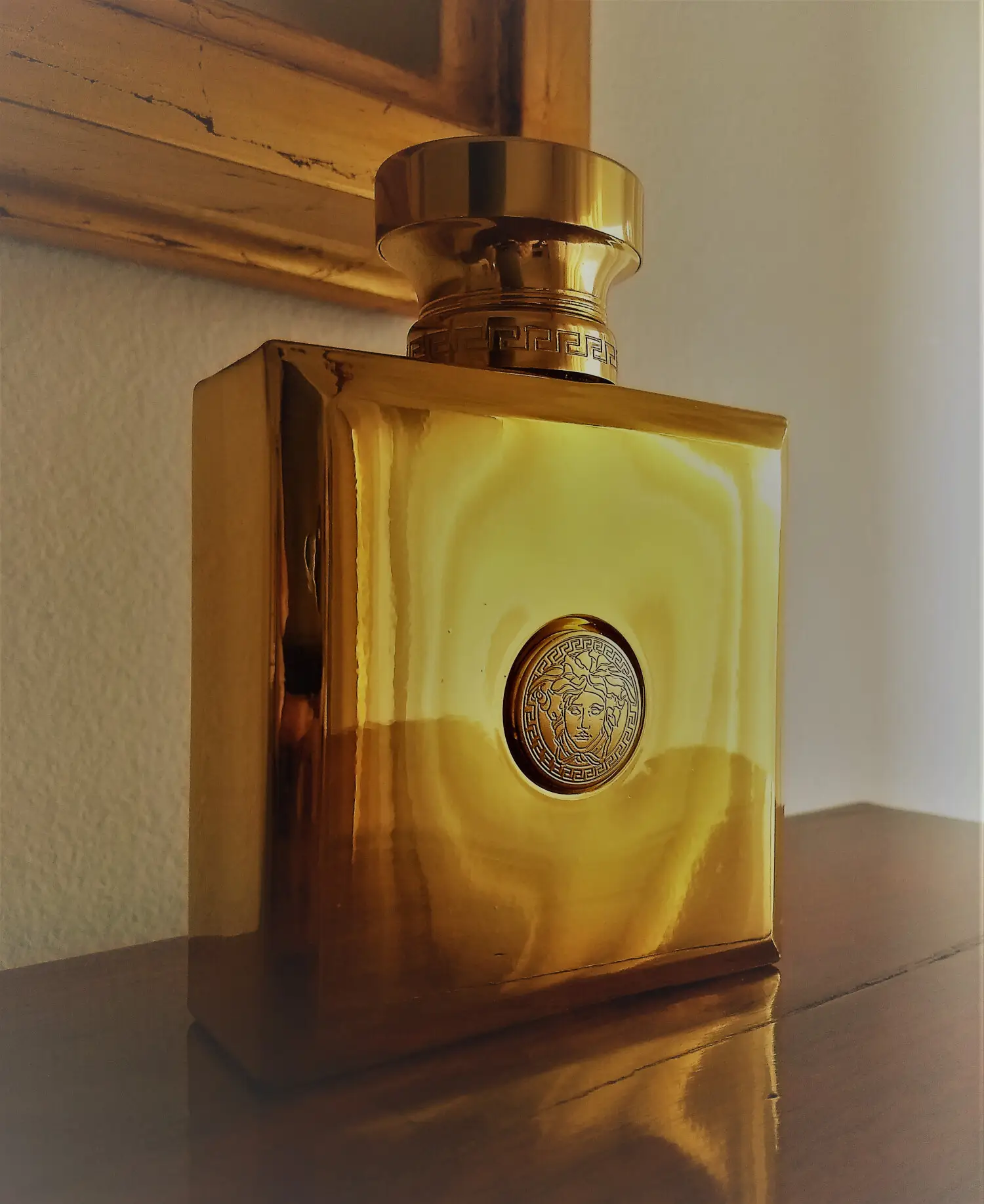 عطر ادکلن ورساچه پور فم عود اورینتال | Versace Pour Femme Oud Oriental