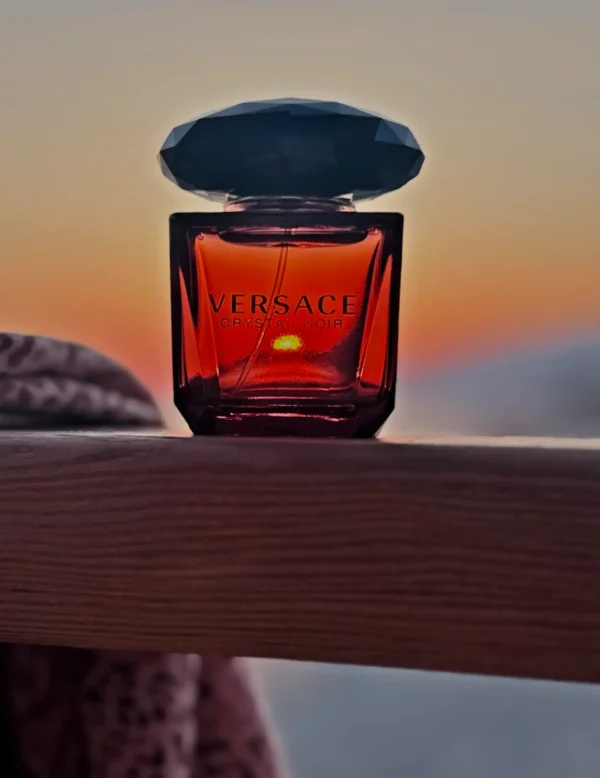 عطر ادکلن ورساچه کریستال نویر ادوپرفیوم مشکی | Versace Crystal Noir