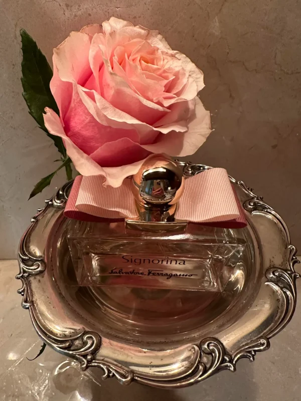 عطر ادکلن سالواتوره فراگامو سیگنورینا | Salvatore Ferragamo Signorina