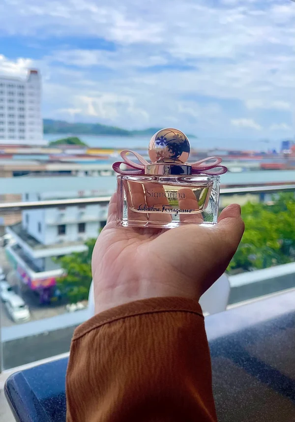 عطر ادکلن سالواتوره فراگامو سیگنورینا | Salvatore Ferragamo Signorina
